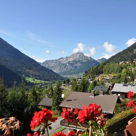 Cosy Avec Parking Proche Centre De - Fr-1-693-38 Appartement Châtel