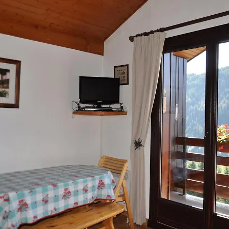 Cosy Avec Parking Proche Centre De - Fr-1-693-38 Appartement Châtel